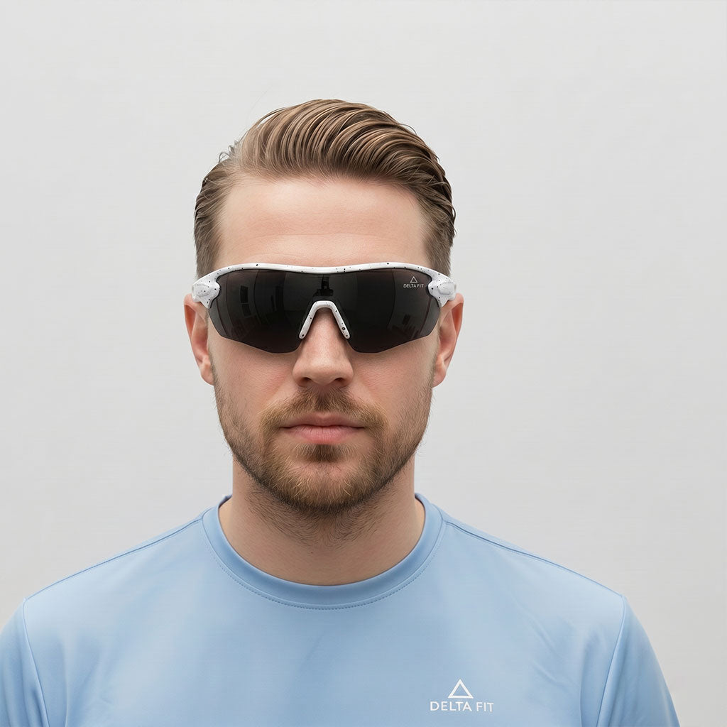 Delta Fit Running Zonnebril – UV-bescherming – Zwart met zwarte glazen